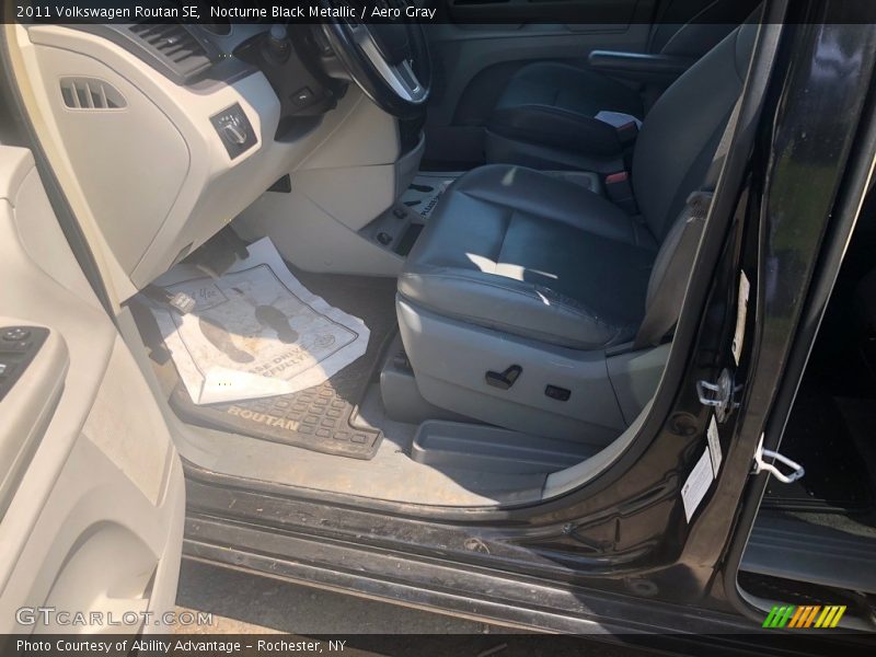 Nocturne Black Metallic / Aero Gray 2011 Volkswagen Routan SE