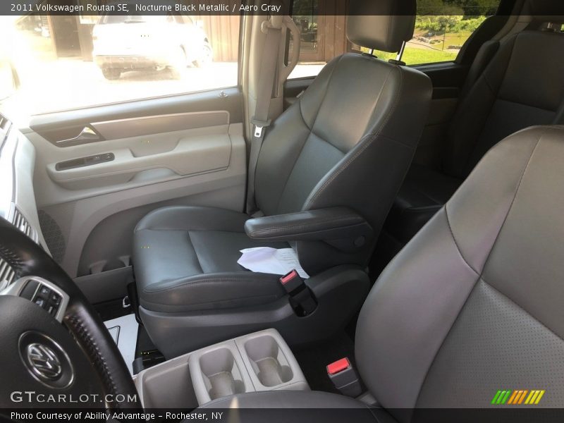 Nocturne Black Metallic / Aero Gray 2011 Volkswagen Routan SE
