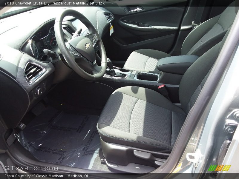 Pepperdust Metallic / Jet Black 2018 Chevrolet Cruze LT