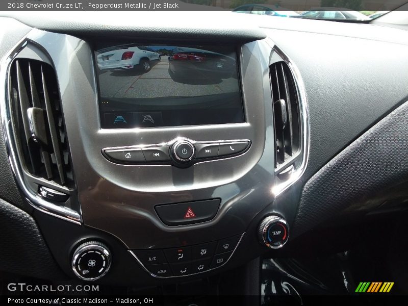 Pepperdust Metallic / Jet Black 2018 Chevrolet Cruze LT