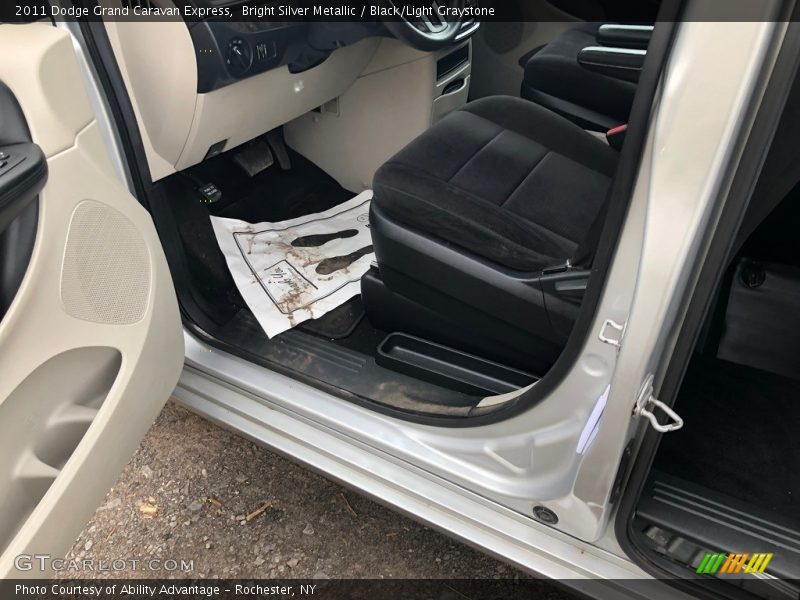 Bright Silver Metallic / Black/Light Graystone 2011 Dodge Grand Caravan Express