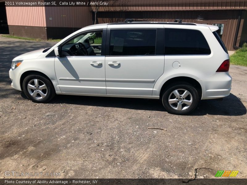 Calla Lily White / Aero Gray 2011 Volkswagen Routan SE