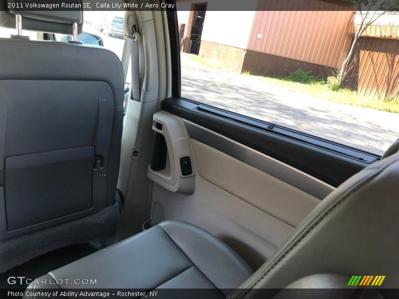 Calla Lily White / Aero Gray 2011 Volkswagen Routan SE