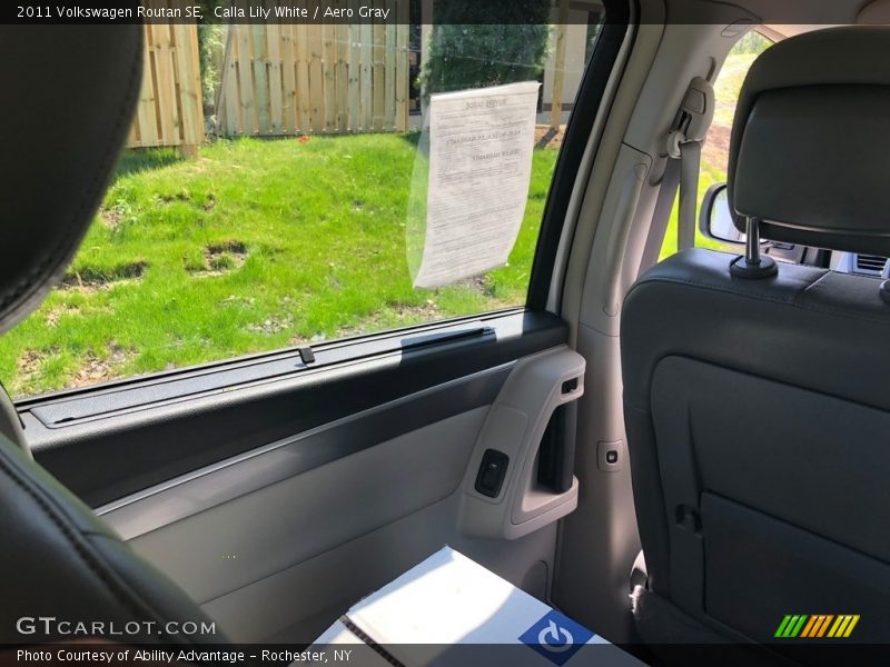 Calla Lily White / Aero Gray 2011 Volkswagen Routan SE