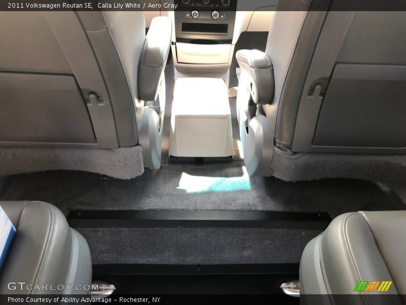 Calla Lily White / Aero Gray 2011 Volkswagen Routan SE