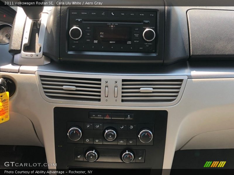 Calla Lily White / Aero Gray 2011 Volkswagen Routan SE