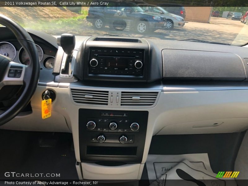 Calla Lily White / Aero Gray 2011 Volkswagen Routan SE
