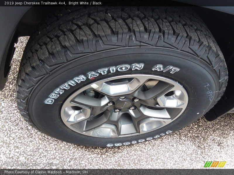 Bright White / Black 2019 Jeep Cherokee Trailhawk 4x4