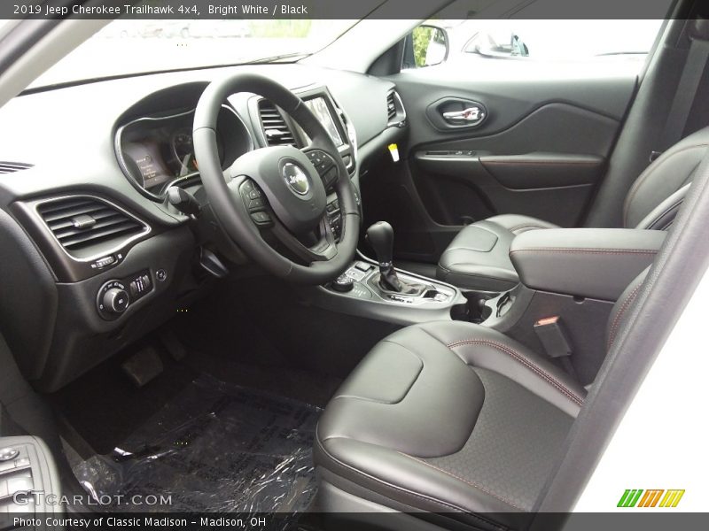 Bright White / Black 2019 Jeep Cherokee Trailhawk 4x4