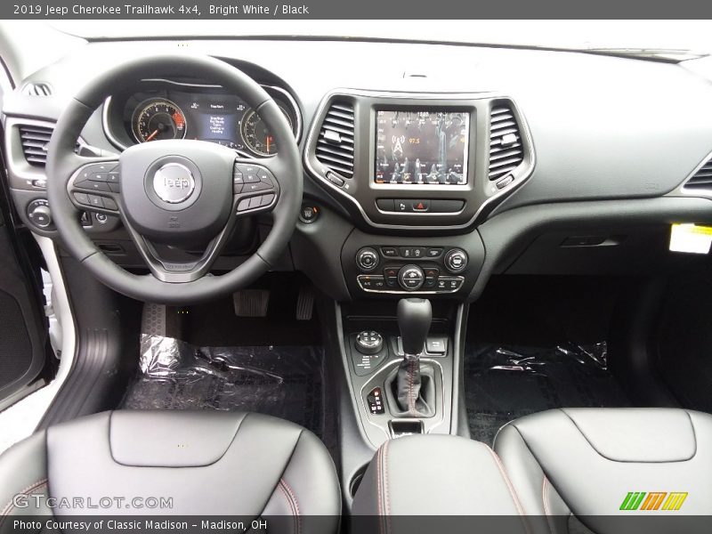 Bright White / Black 2019 Jeep Cherokee Trailhawk 4x4