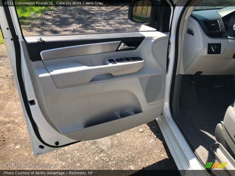 Calla Lily White / Aero Gray 2011 Volkswagen Routan SE