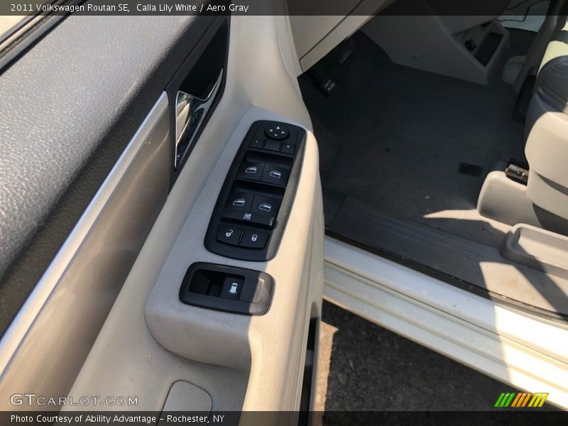 Calla Lily White / Aero Gray 2011 Volkswagen Routan SE