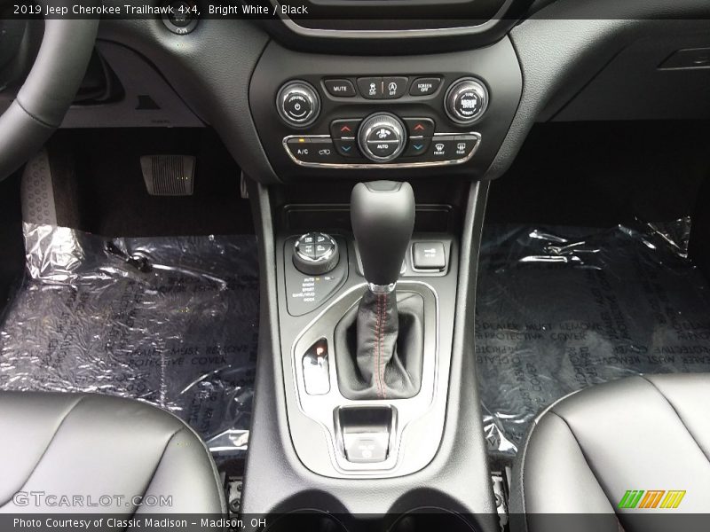 Bright White / Black 2019 Jeep Cherokee Trailhawk 4x4
