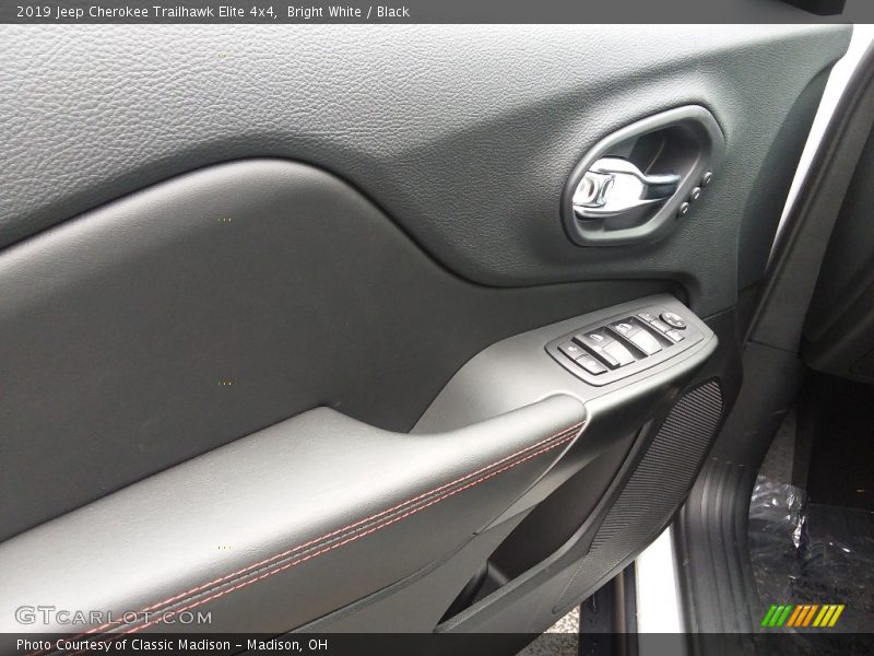 Bright White / Black 2019 Jeep Cherokee Trailhawk Elite 4x4