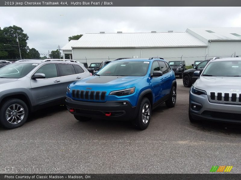 Hydro Blue Pearl / Black 2019 Jeep Cherokee Trailhawk 4x4