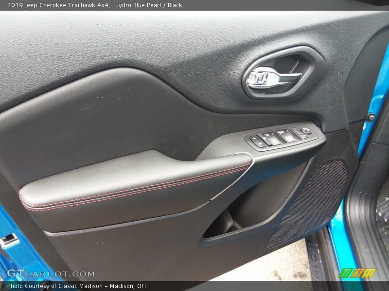 Hydro Blue Pearl / Black 2019 Jeep Cherokee Trailhawk 4x4