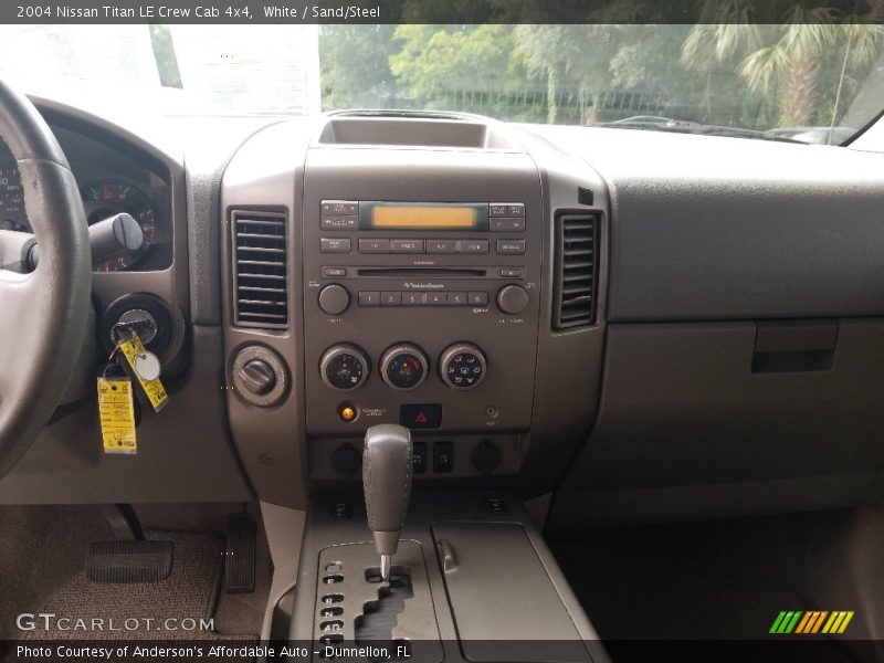 White / Sand/Steel 2004 Nissan Titan LE Crew Cab 4x4