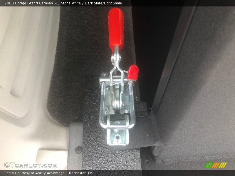 Stone White / Dark Slate/Light Shale 2008 Dodge Grand Caravan SE