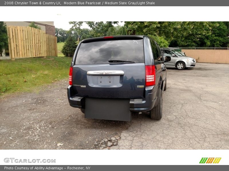 Modern Blue Pearlcoat / Medium Slate Gray/Light Shale 2008 Chrysler Town & Country LX