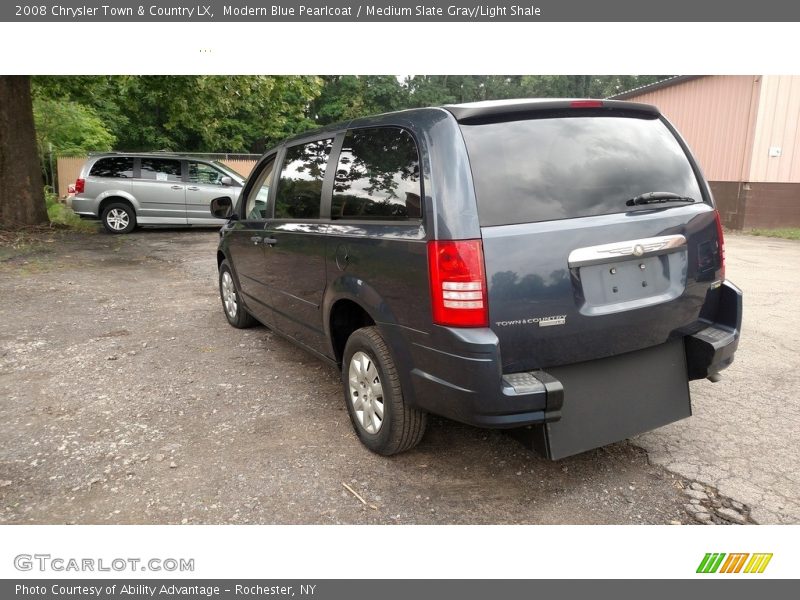Modern Blue Pearlcoat / Medium Slate Gray/Light Shale 2008 Chrysler Town & Country LX