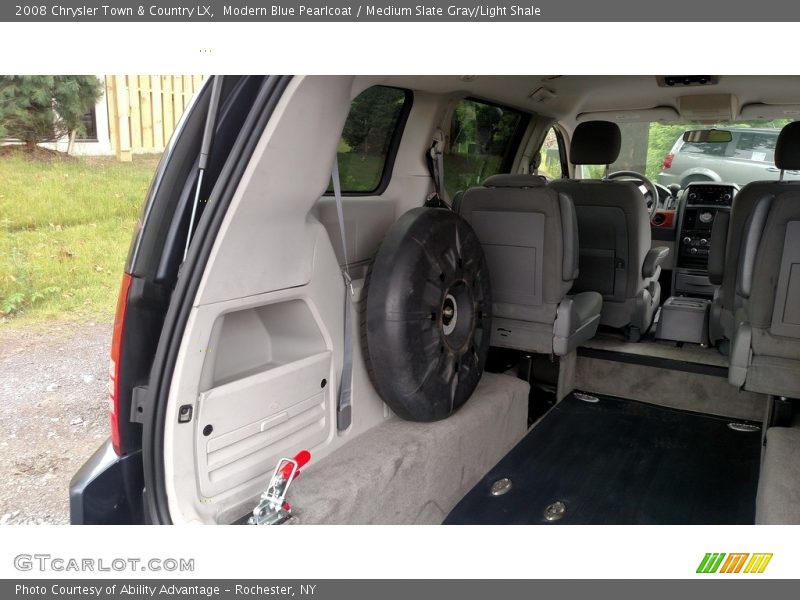 Modern Blue Pearlcoat / Medium Slate Gray/Light Shale 2008 Chrysler Town & Country LX