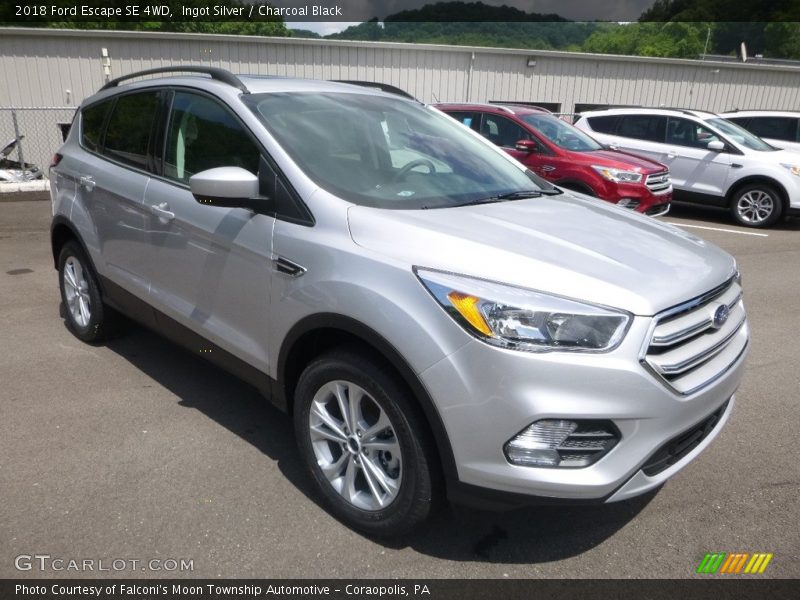 Ingot Silver / Charcoal Black 2018 Ford Escape SE 4WD