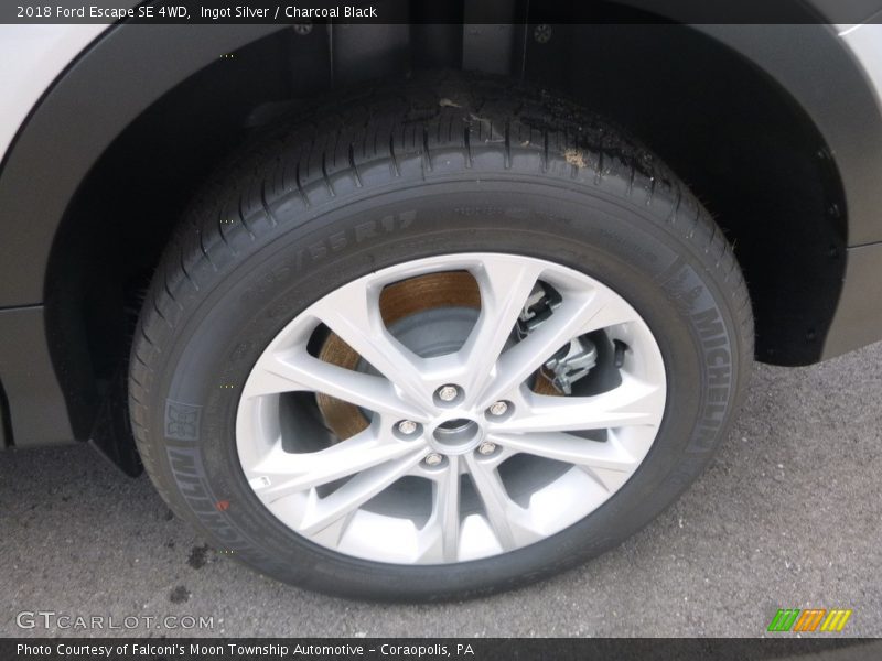 Ingot Silver / Charcoal Black 2018 Ford Escape SE 4WD