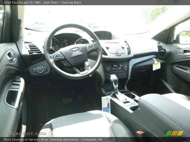 Ingot Silver / Charcoal Black 2018 Ford Escape SE 4WD
