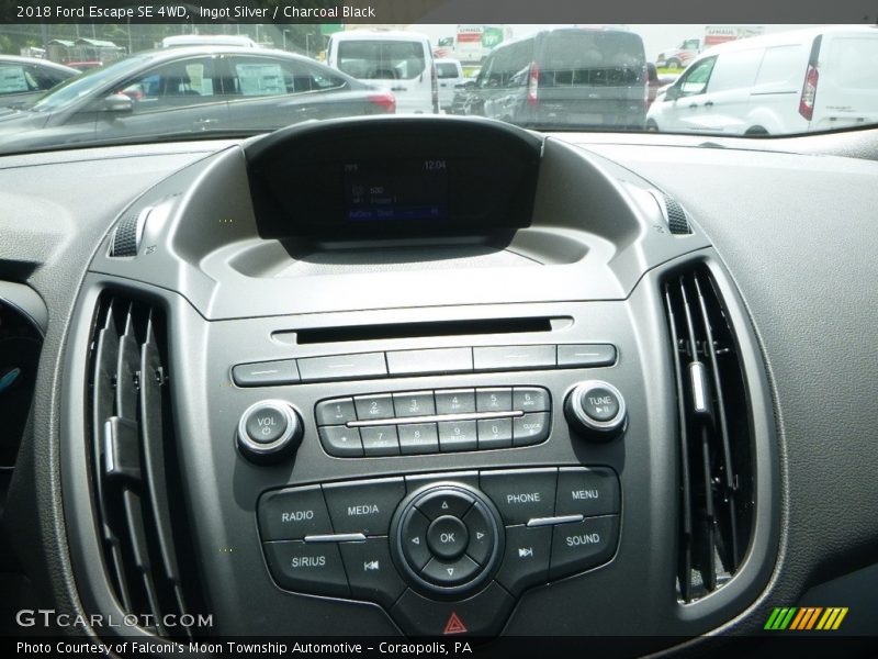 Ingot Silver / Charcoal Black 2018 Ford Escape SE 4WD