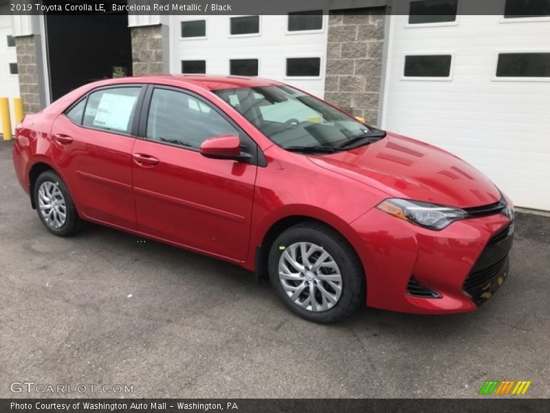 Front 3/4 View of 2019 Corolla LE