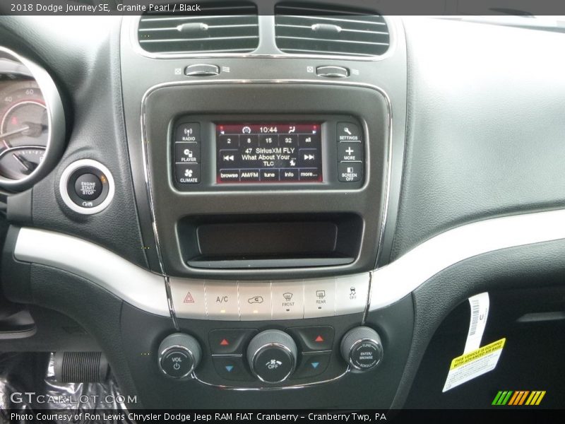 Granite Pearl / Black 2018 Dodge Journey SE