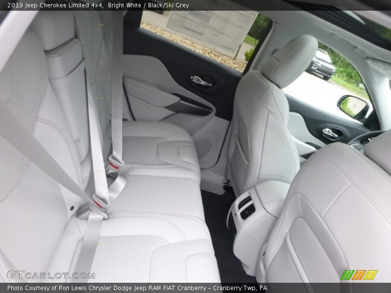 Bright White / Black/Ski Grey 2019 Jeep Cherokee Limited 4x4