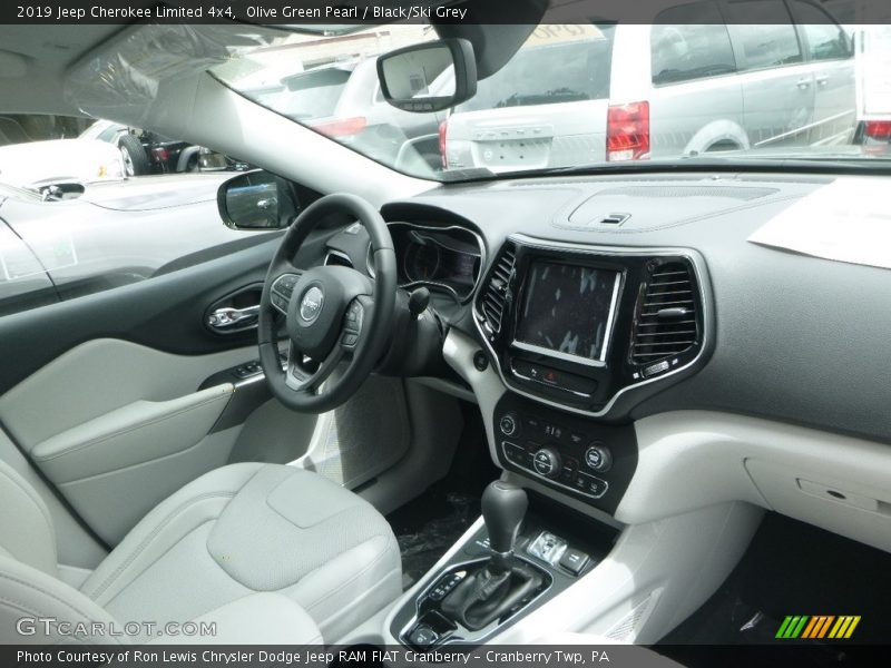 Dashboard of 2019 Cherokee Limited 4x4