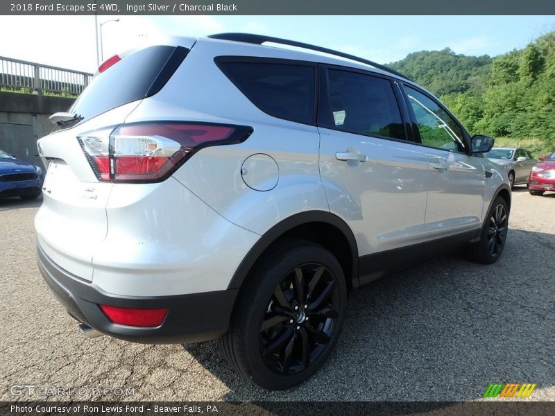 Ingot Silver / Charcoal Black 2018 Ford Escape SE 4WD