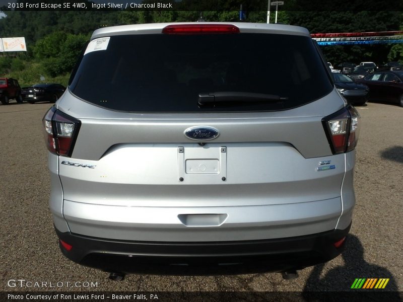 Ingot Silver / Charcoal Black 2018 Ford Escape SE 4WD
