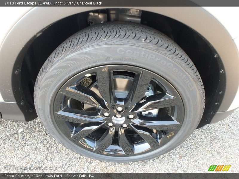 Ingot Silver / Charcoal Black 2018 Ford Escape SE 4WD
