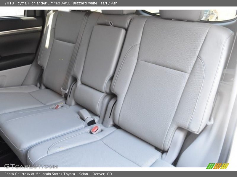 Blizzard White Pearl / Ash 2018 Toyota Highlander Limited AWD