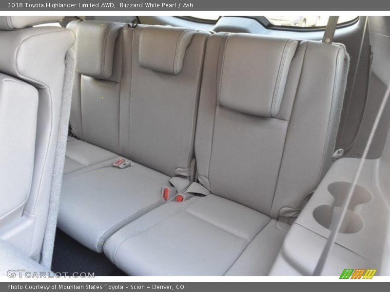 Blizzard White Pearl / Ash 2018 Toyota Highlander Limited AWD