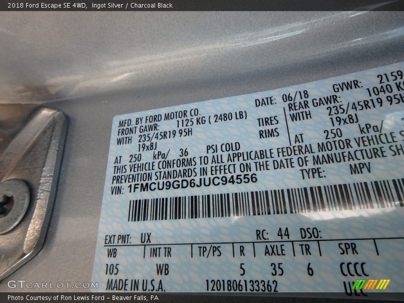Ingot Silver / Charcoal Black 2018 Ford Escape SE 4WD