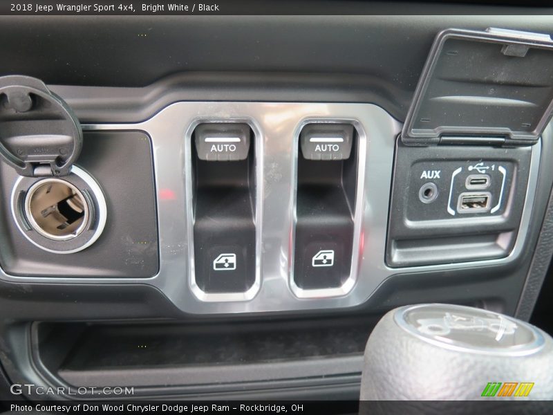 Bright White / Black 2018 Jeep Wrangler Sport 4x4