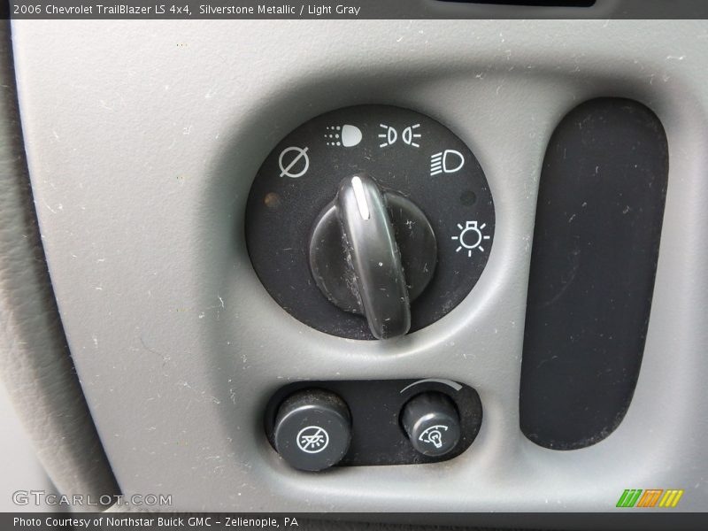 Silverstone Metallic / Light Gray 2006 Chevrolet TrailBlazer LS 4x4