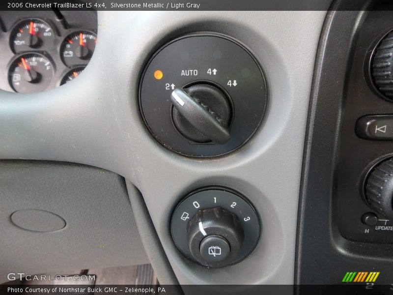 Silverstone Metallic / Light Gray 2006 Chevrolet TrailBlazer LS 4x4