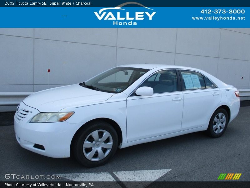 Super White / Charcoal 2009 Toyota Camry SE