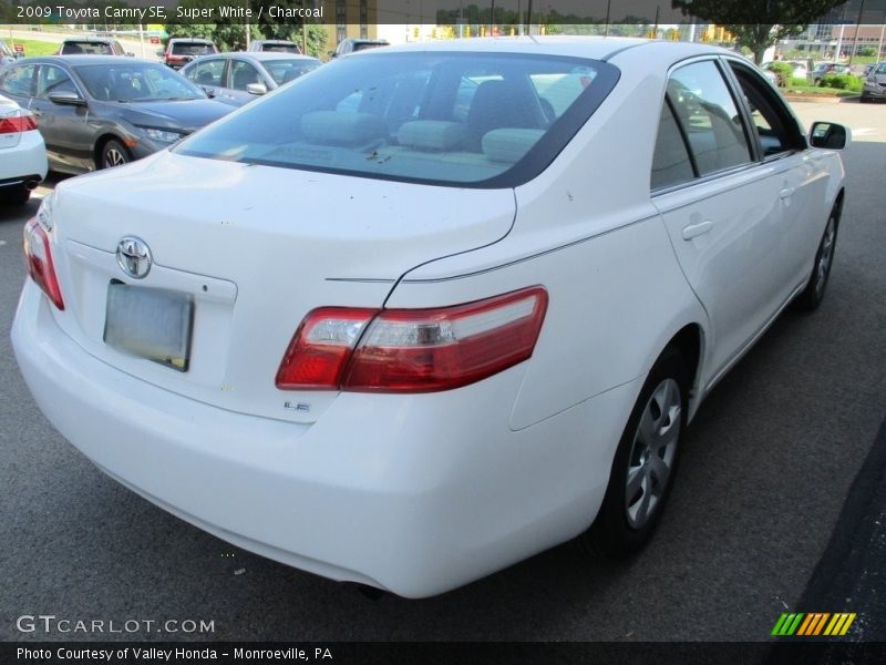 Super White / Charcoal 2009 Toyota Camry SE
