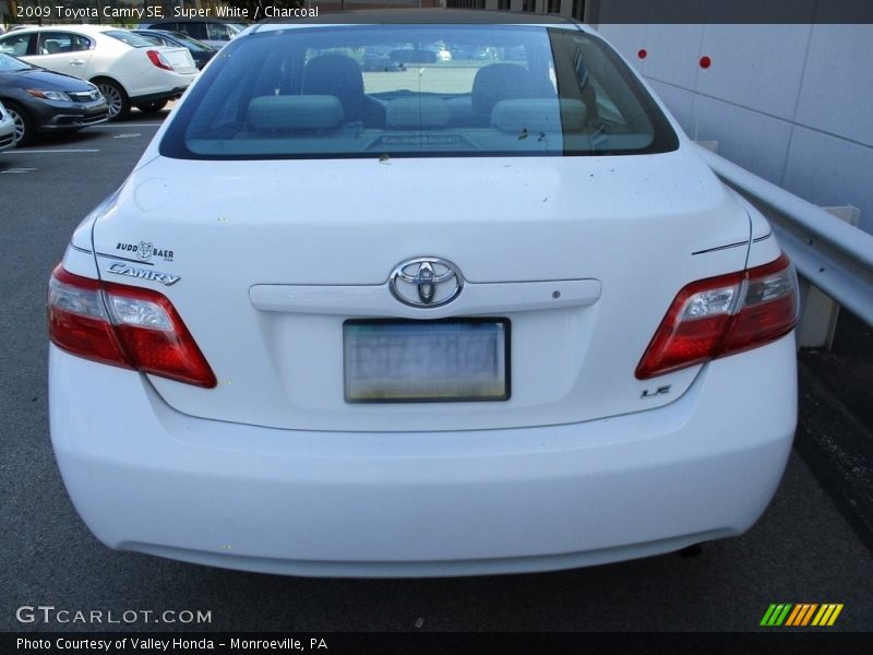 Super White / Charcoal 2009 Toyota Camry SE