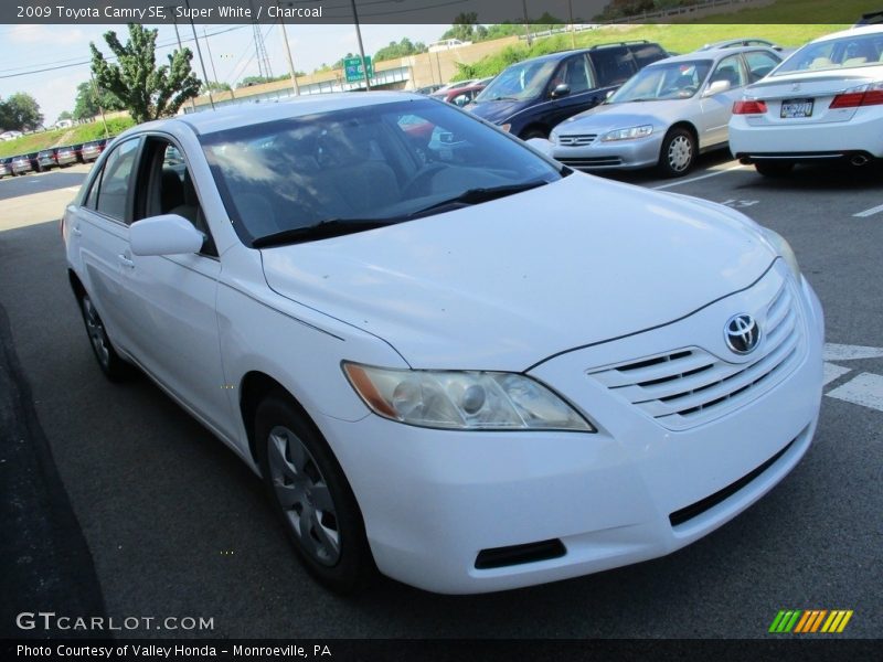Super White / Charcoal 2009 Toyota Camry SE