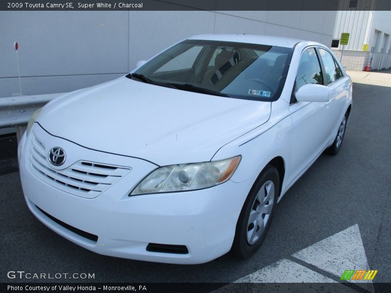 Super White / Charcoal 2009 Toyota Camry SE