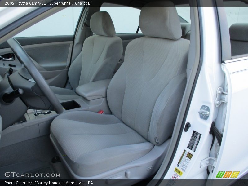 Super White / Charcoal 2009 Toyota Camry SE