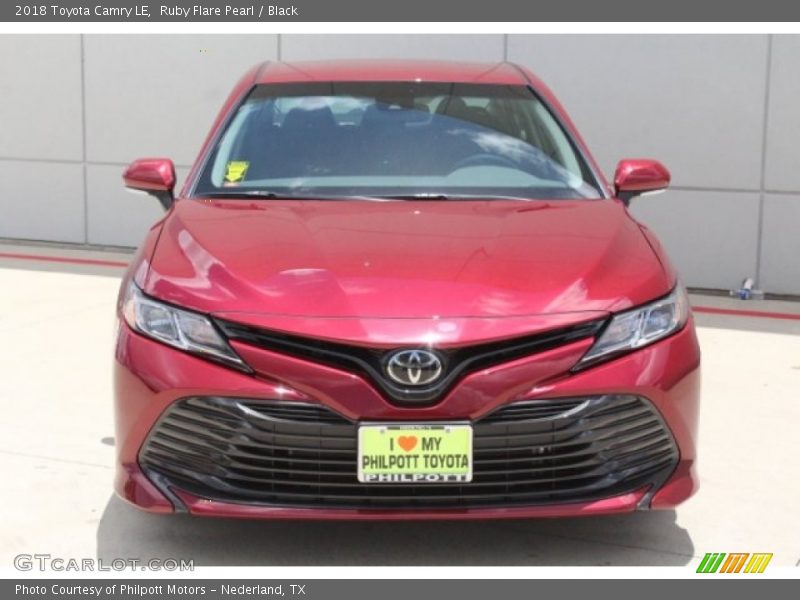 Ruby Flare Pearl / Black 2018 Toyota Camry LE