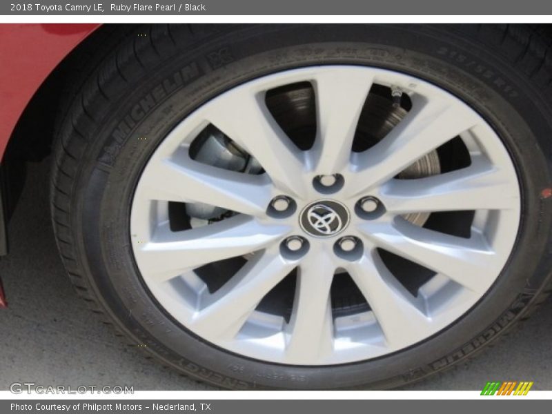 Ruby Flare Pearl / Black 2018 Toyota Camry LE